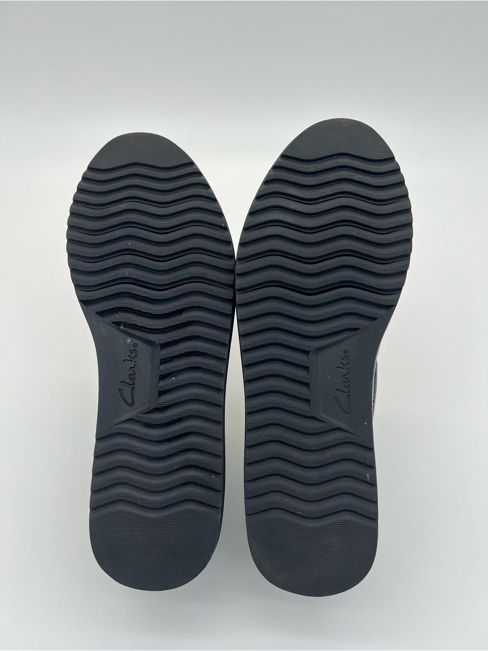 Clarks Women’s Black Patent Chain Loafers size 8.5 - Picture 7 of 9
